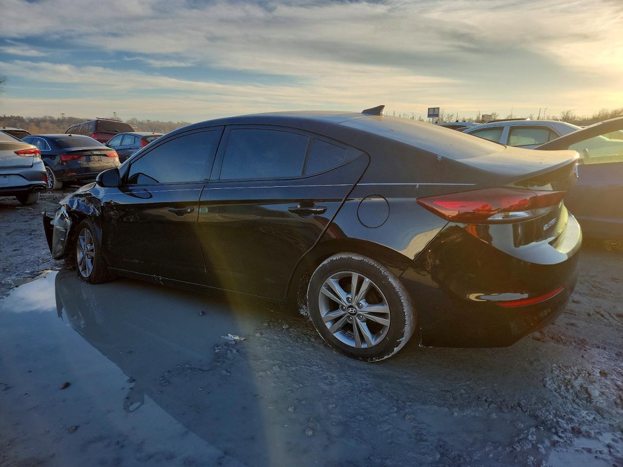 2017 Hyundai Elantra - Фото 2