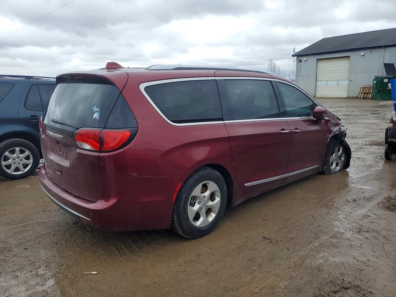 2017 Chrysler Pacifica Touring L Plus - Фото 3