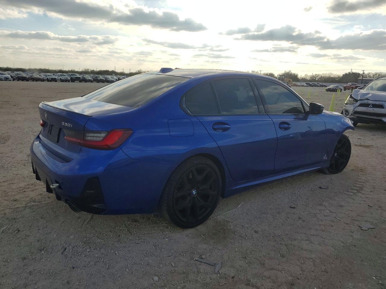 2025 BMW Motorrad 330I - Фото 3