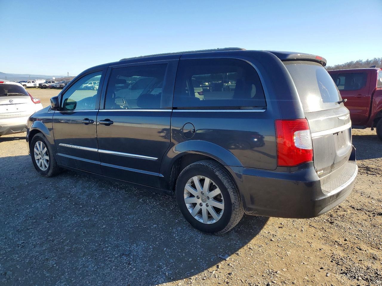 2014 Chrysler Town & Country Touring - Фото 2