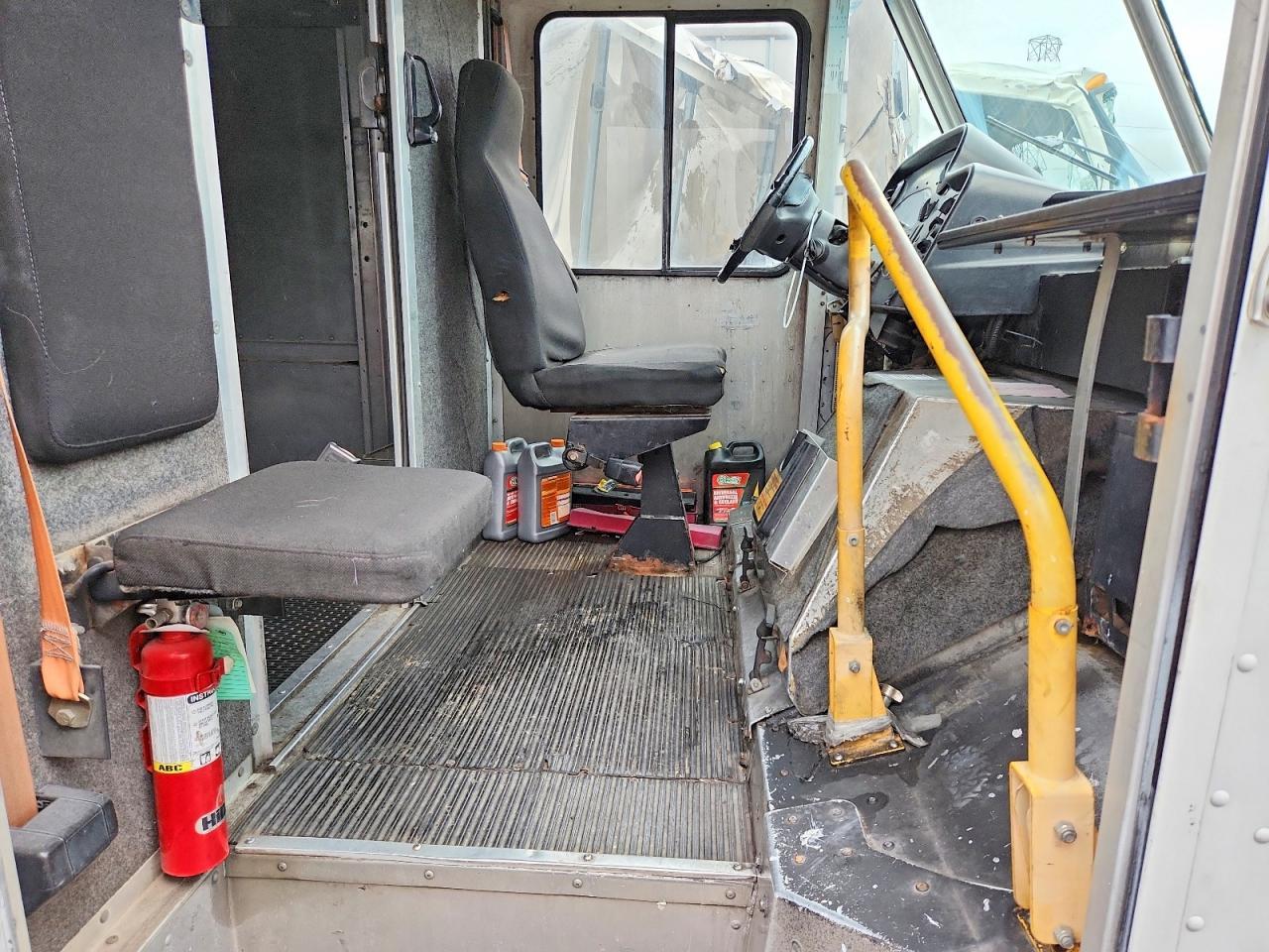 2003 Ford Econoline E350 Super Duty Stripped Chassis - Фото 7