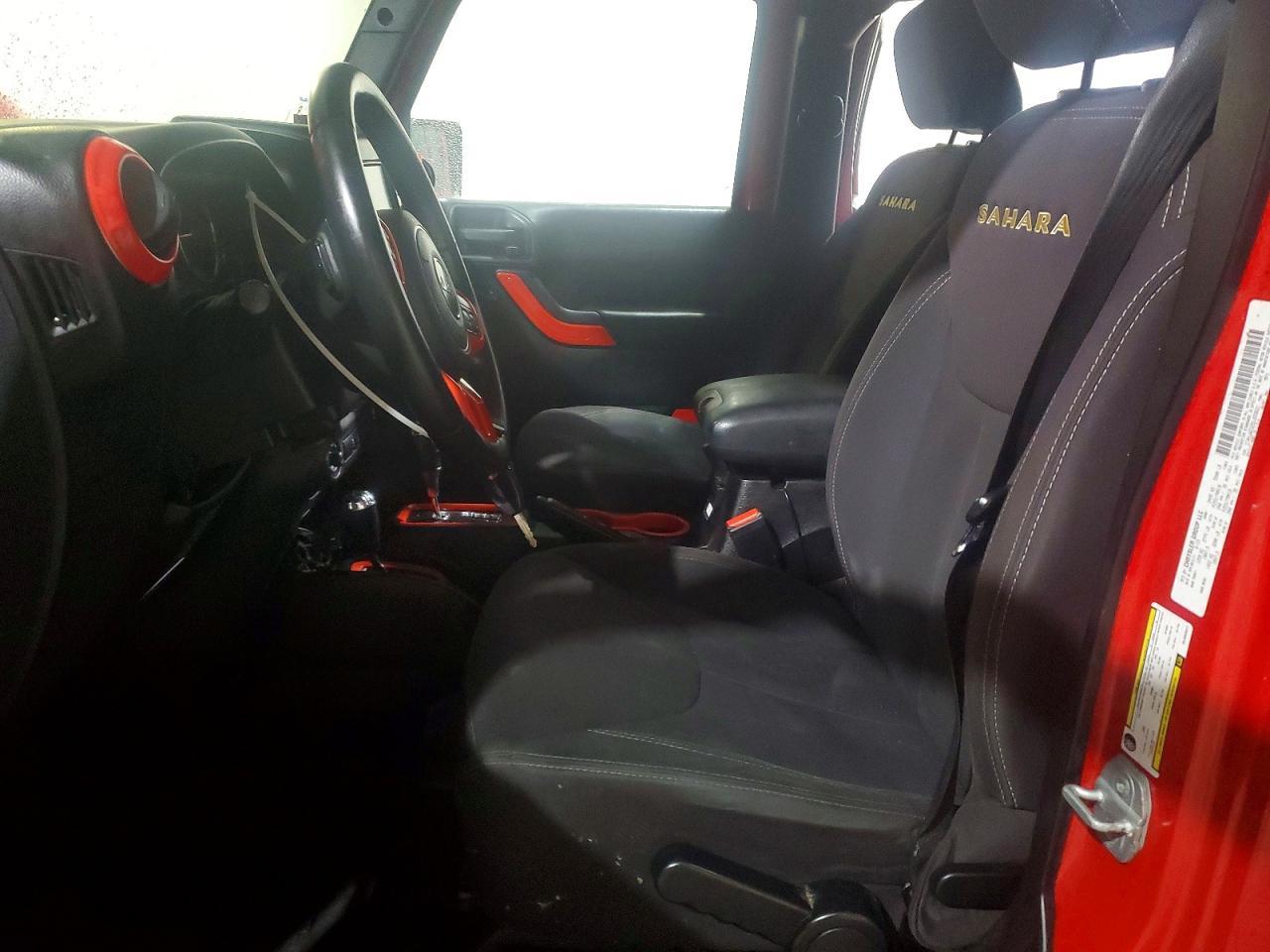 2013 Jeep Wrangler Unlimited Sahara - Image 7