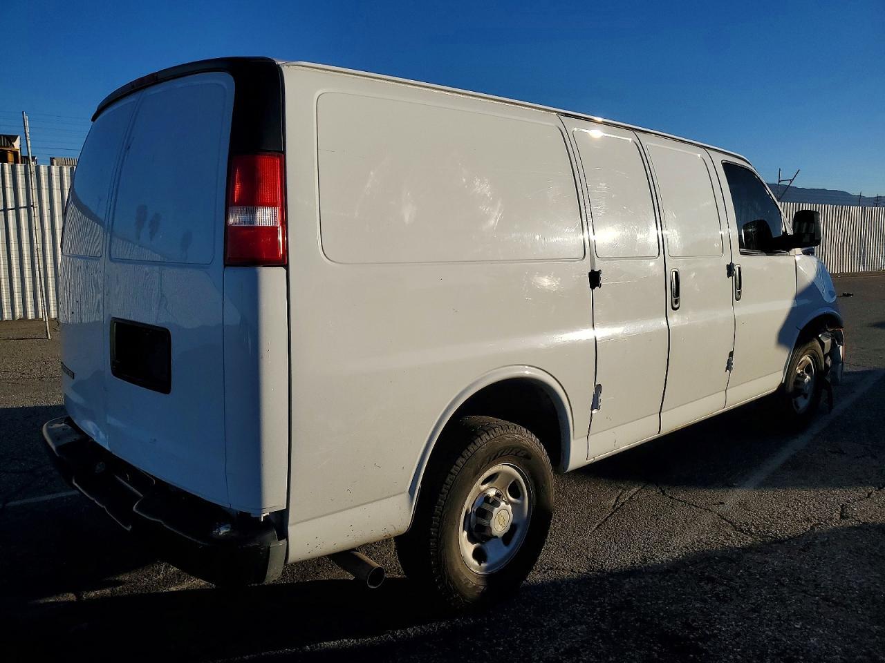 2018 Chevrolet Express G2500 Utility / Service Van - Фото 3