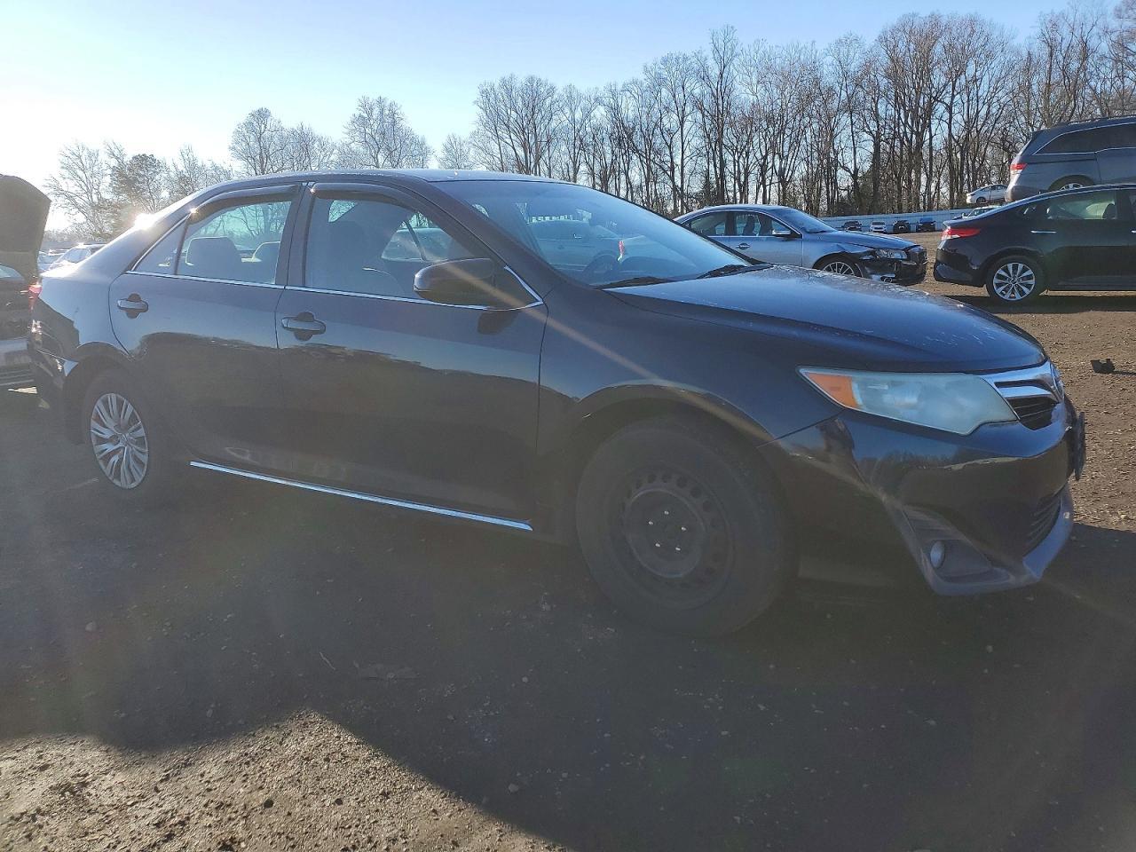 2012 Toyota Camry Le - Фото 4