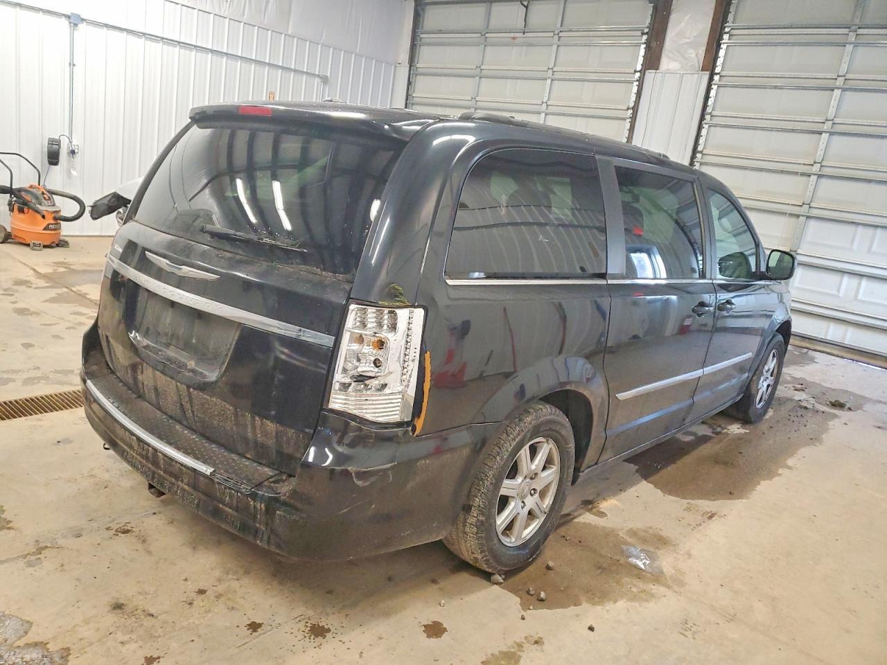 2012 Chrysler Town & Country Touring - Фото 3