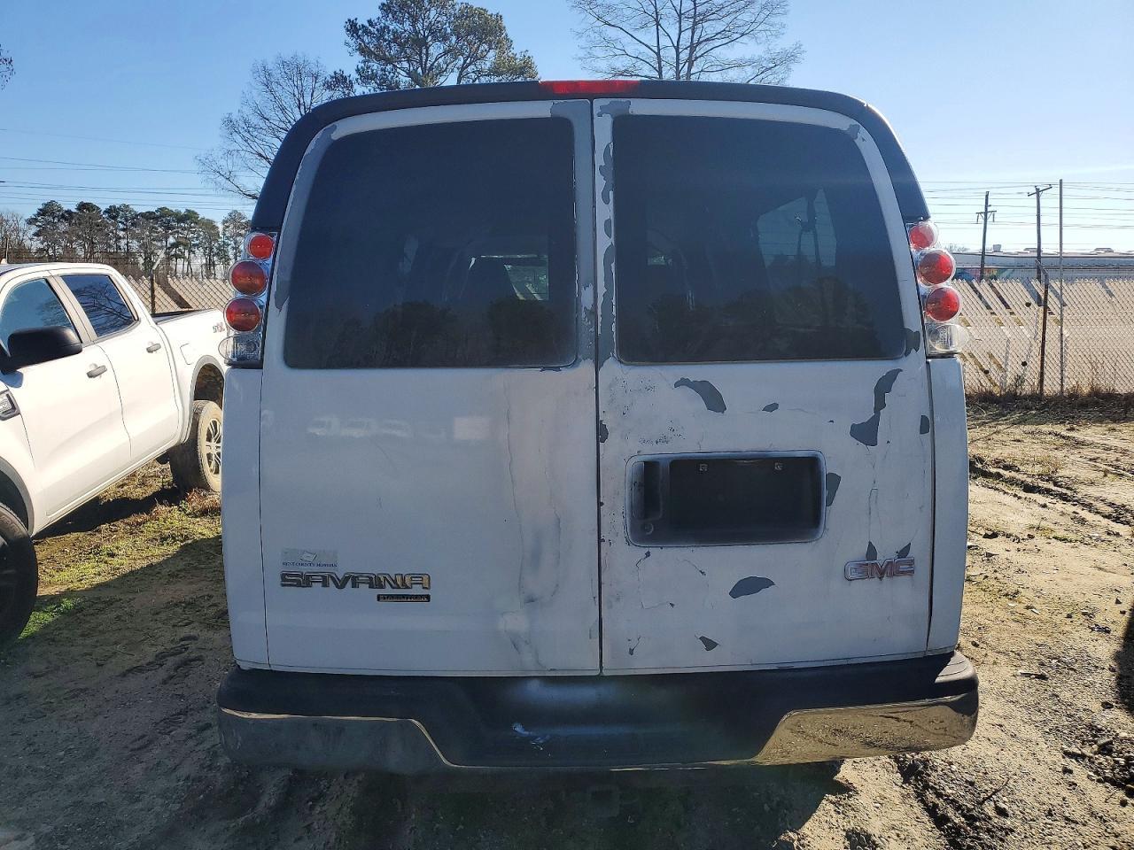 2006 GMC Savana G3500 - Image 6