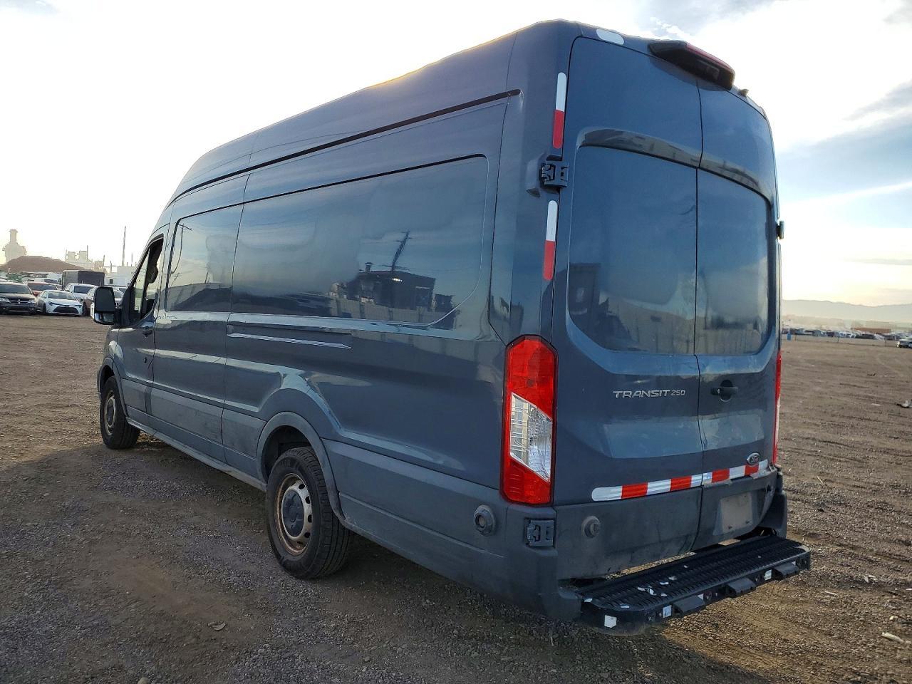 2020 Ford Transit T-250 Cargo ** R & D * Cln Title * Pri Fleet ** - Image 2