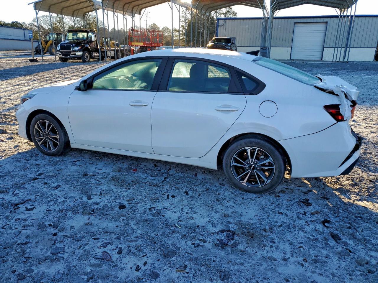 2022 Kia Forte Fe - Image 2