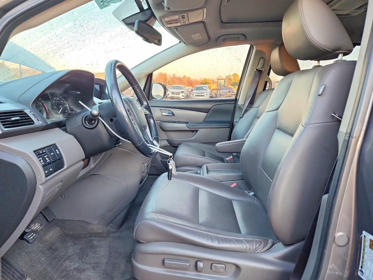 2016 Honda Odyssey Touring - Image 7