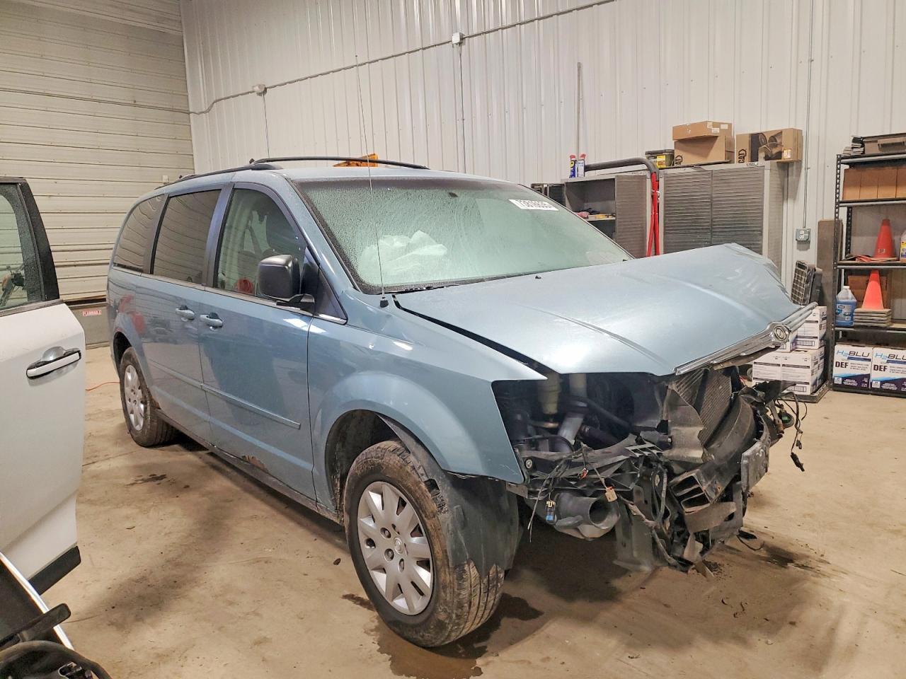 2010 Chrysler Town & Country Lx - Фото 4