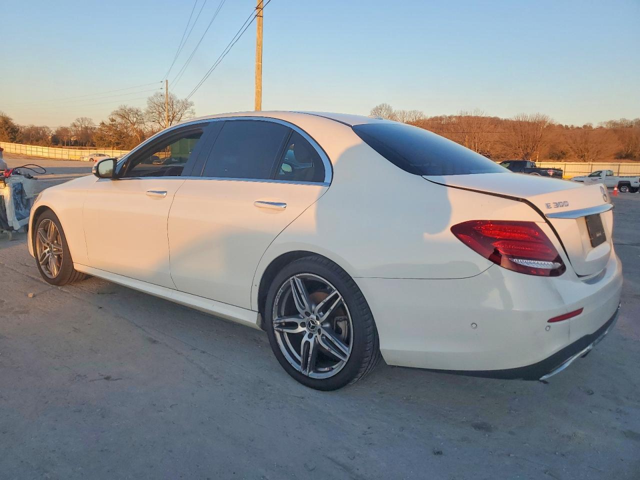2018 Mercedes-Benz E 300 4Matic - Фото 2