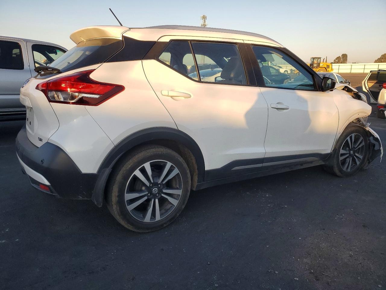2020 Nissan Kicks Sr - Фото 3