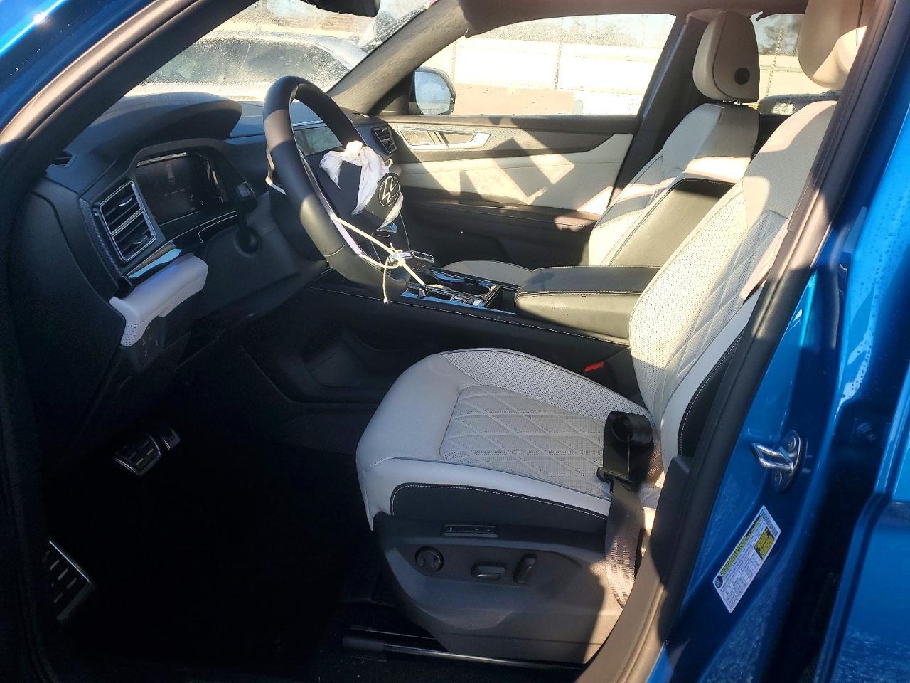 2024 Volkswagen Atlas Cross Sport Sel Premium R-Line - Image 7