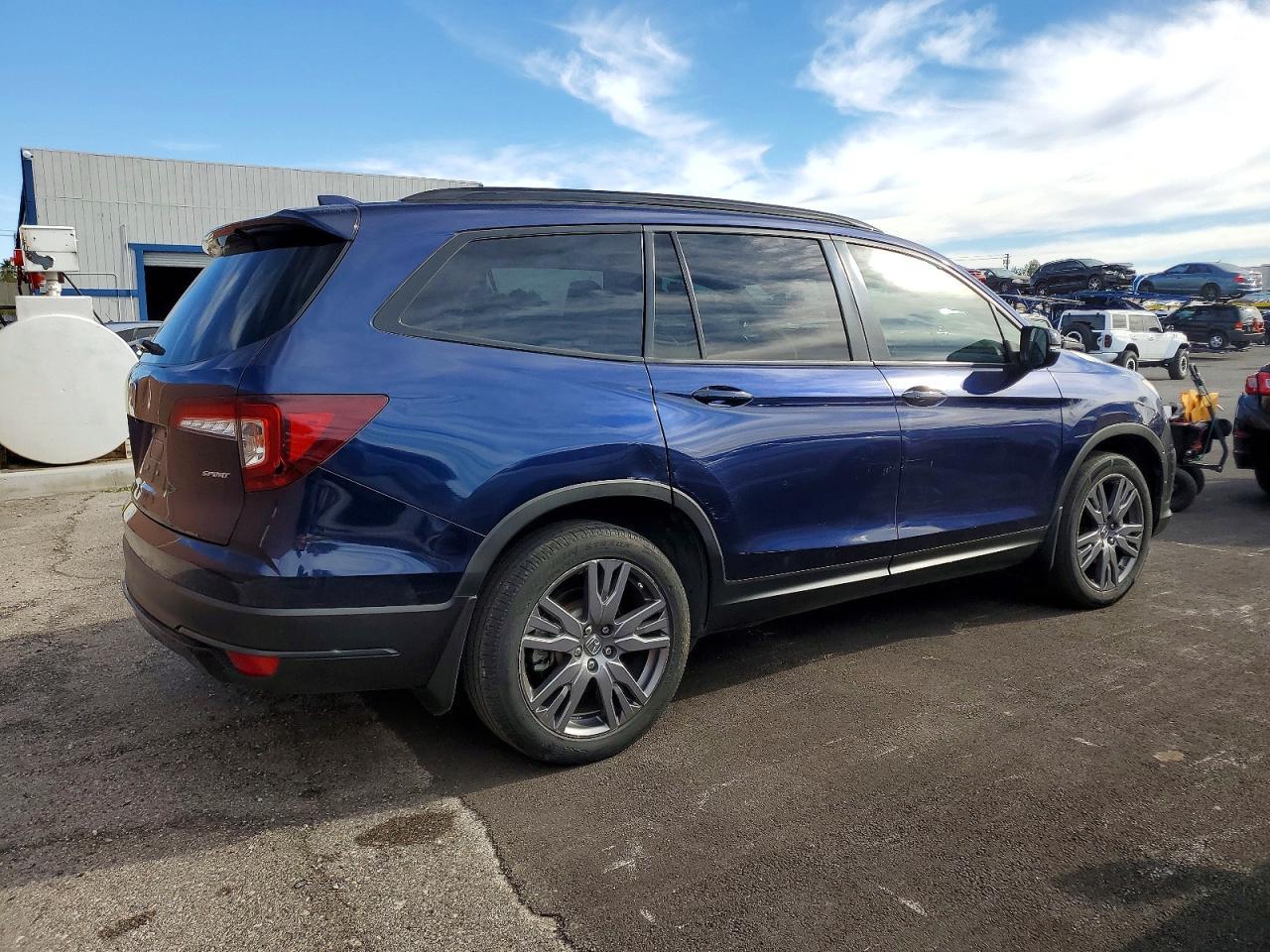 2022 Honda Pilot Sport - Image 3