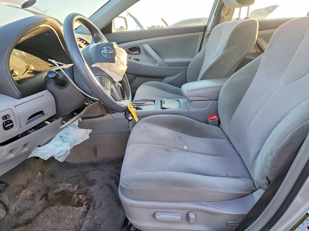 2010 Toyota Camry Base - Фото 7
