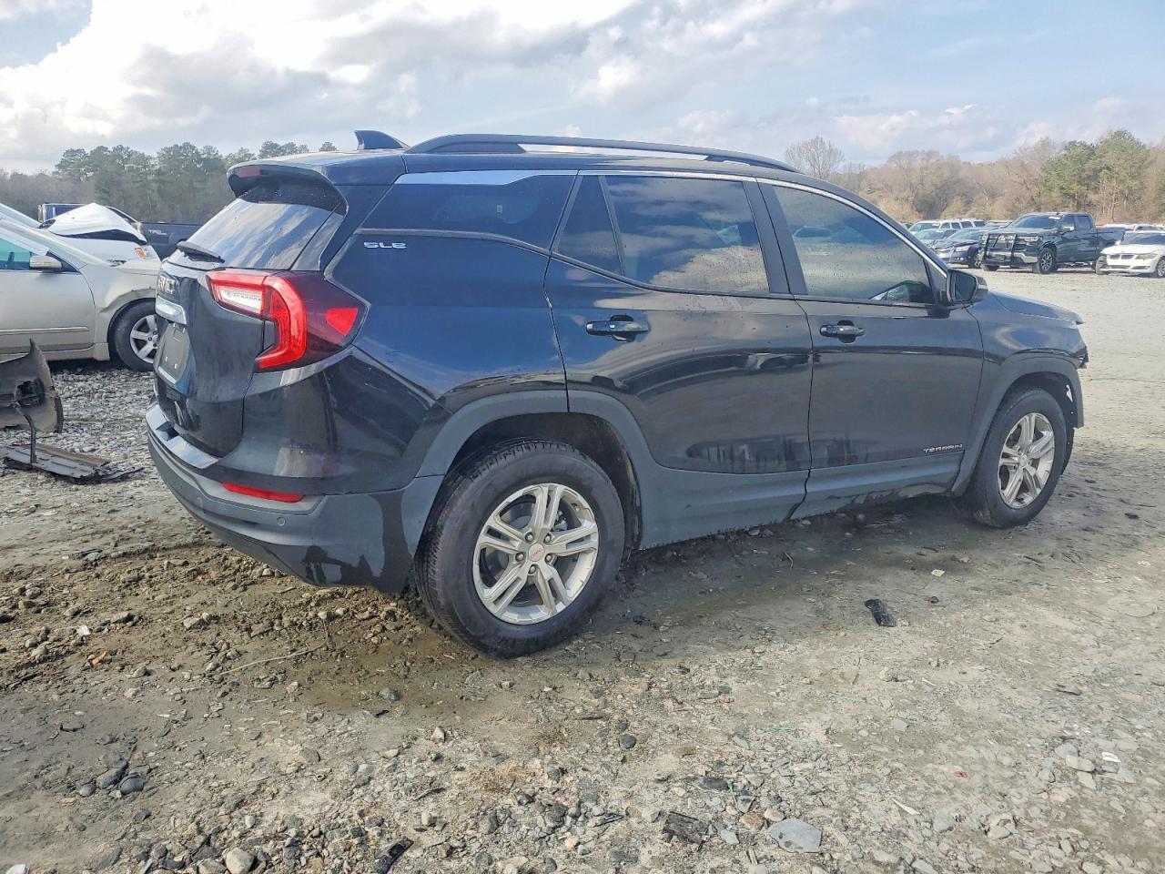 2023 GMC Terrain Sle - Image 3
