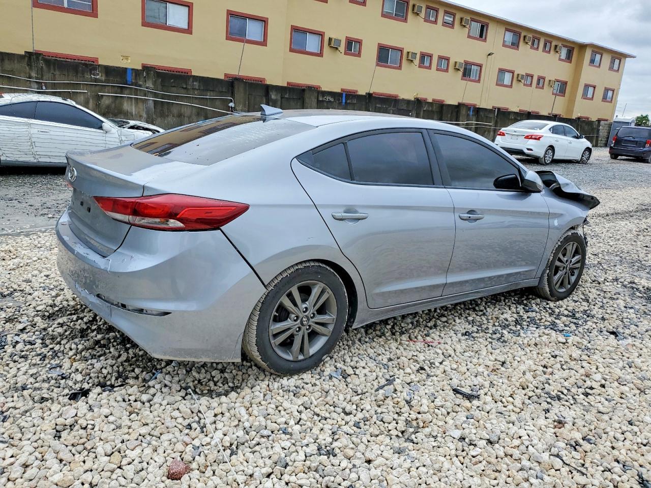 2017 Hyundai Elantra - Image 3