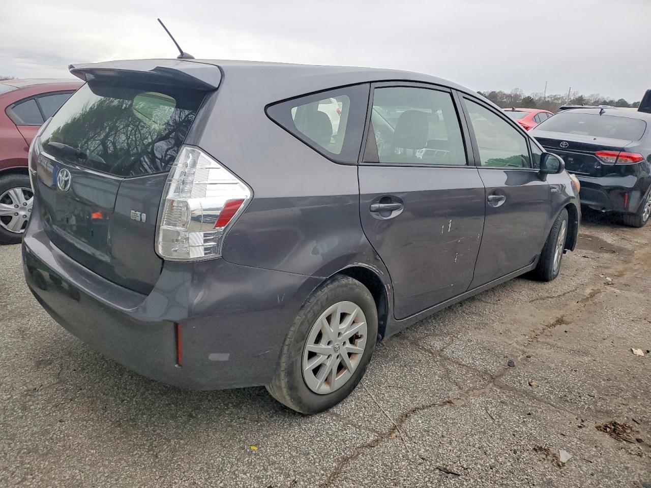 2014 Toyota Prius V - Image 3