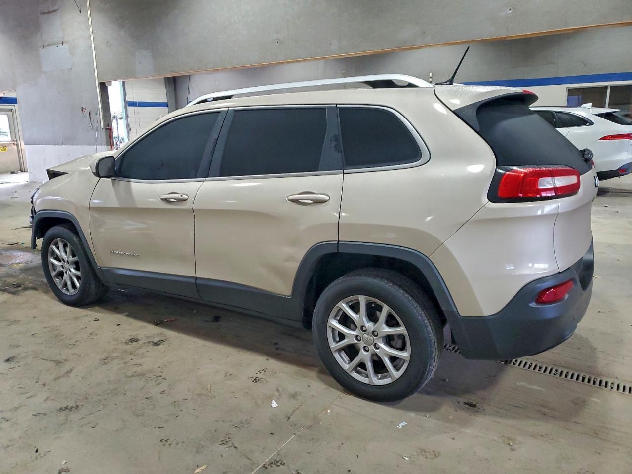 2015 Jeep Cherokee Latitude - Фото 2