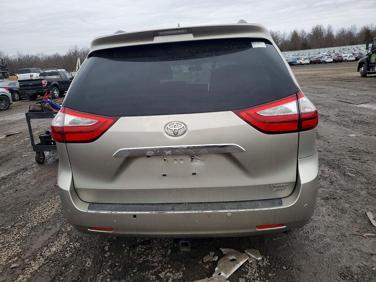 2015 Toyota Sienna Xle - Фото 6