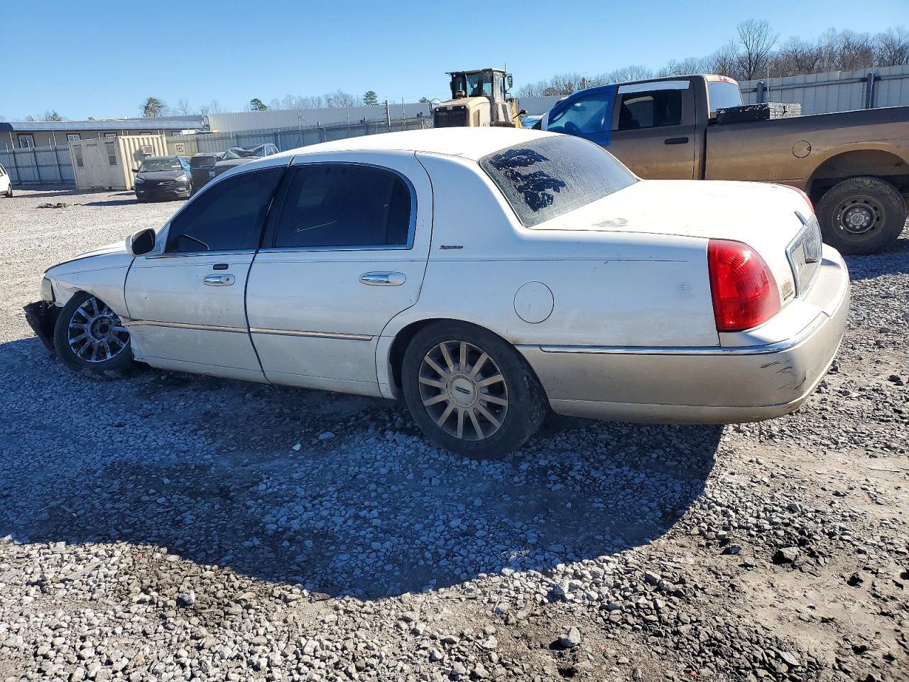 2007 Lincoln Town Car Signature - Фото 2