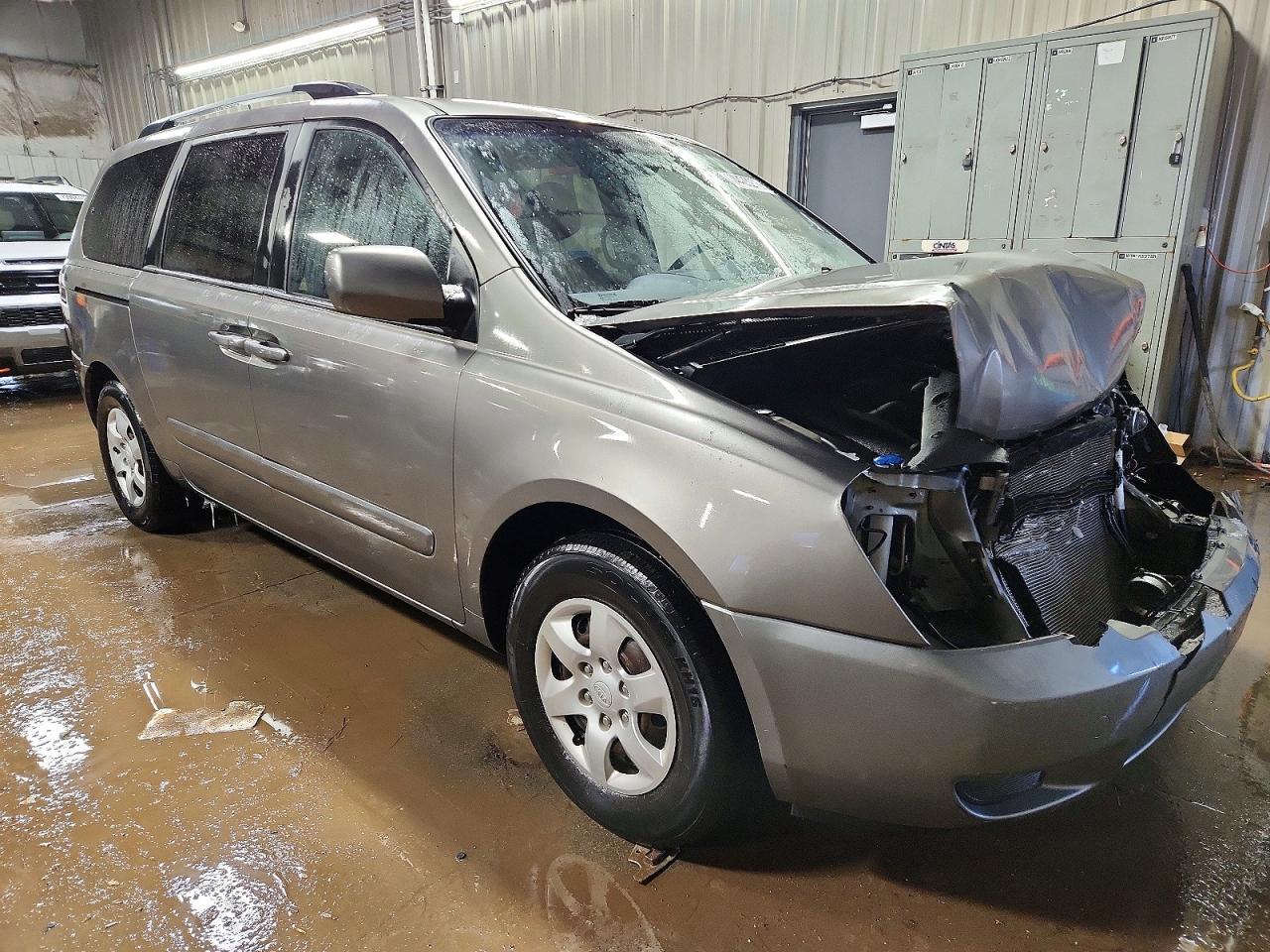 2010 Kia Sedona Lx - Фото 4