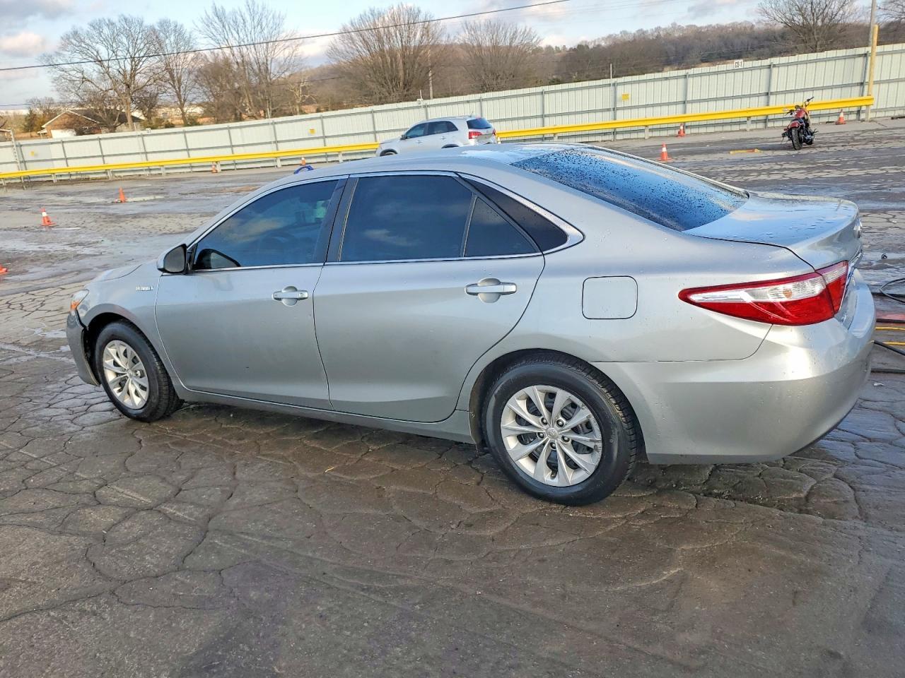 2016 Toyota Camry Hybrid - Фото 2