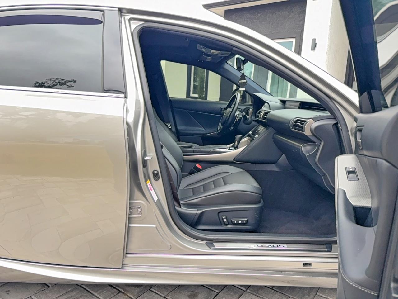 2017 Lexus Is 350 - Image 5