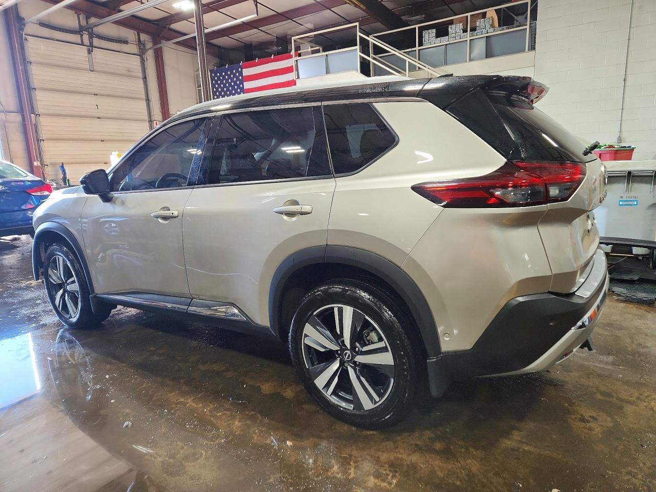 2022 Nissan Rogue Platinum - Image 2