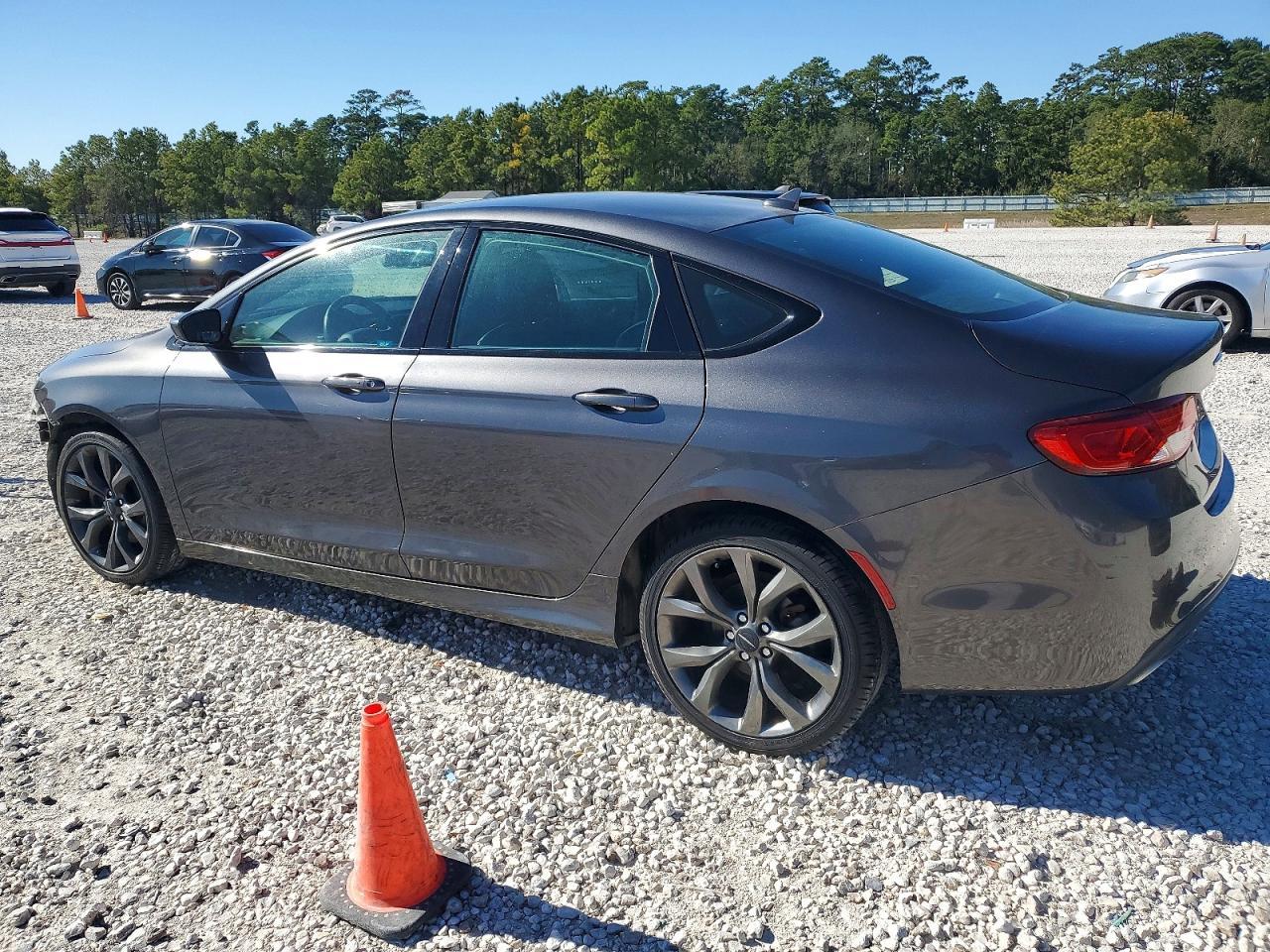 2016 Chrysler 200 S - Фото 2