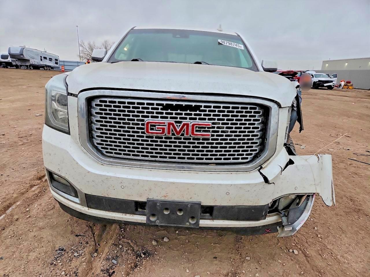 2016 GMC Yukon Denali - Image 5