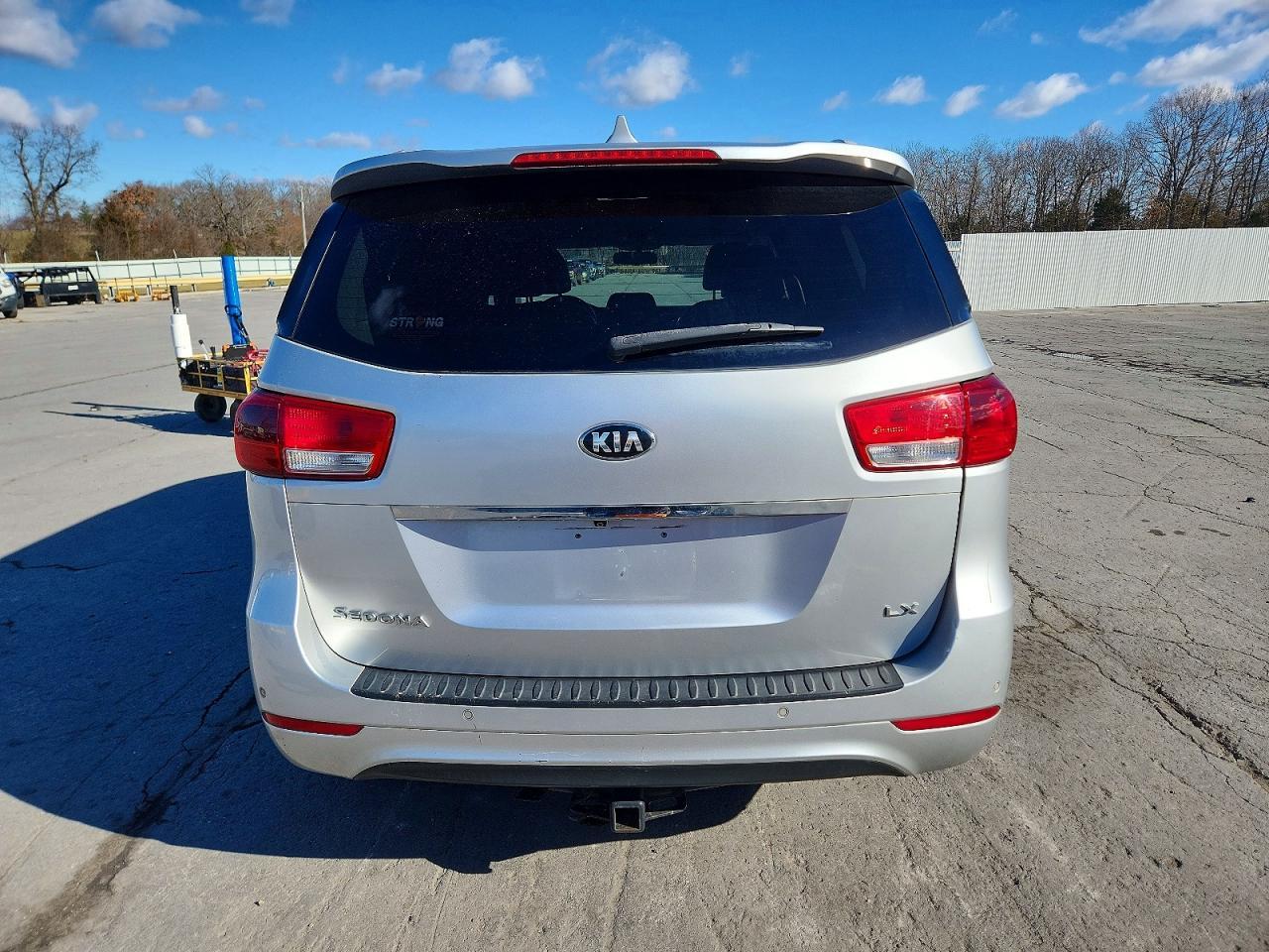 2017 Kia Sedona Lx - Image 6