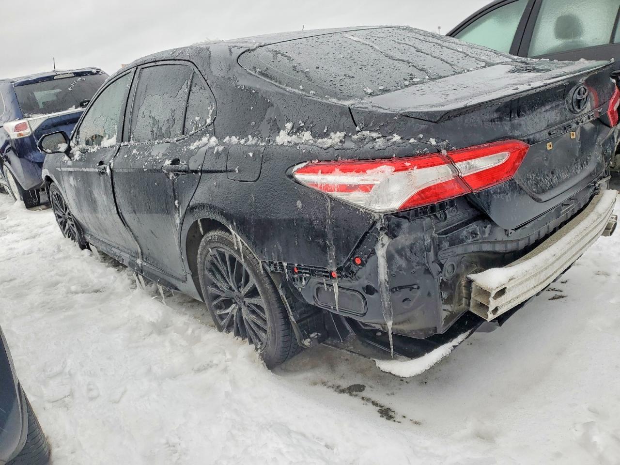 2020 Toyota Camry Se - Фото 2