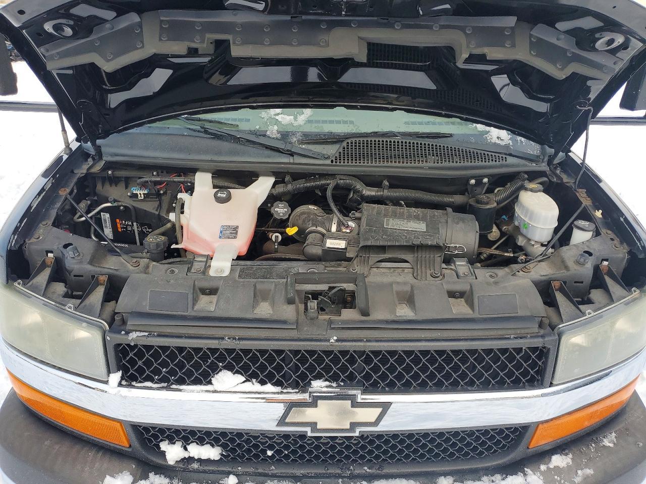 2013 Chevrolet Express G4500 - Image 7