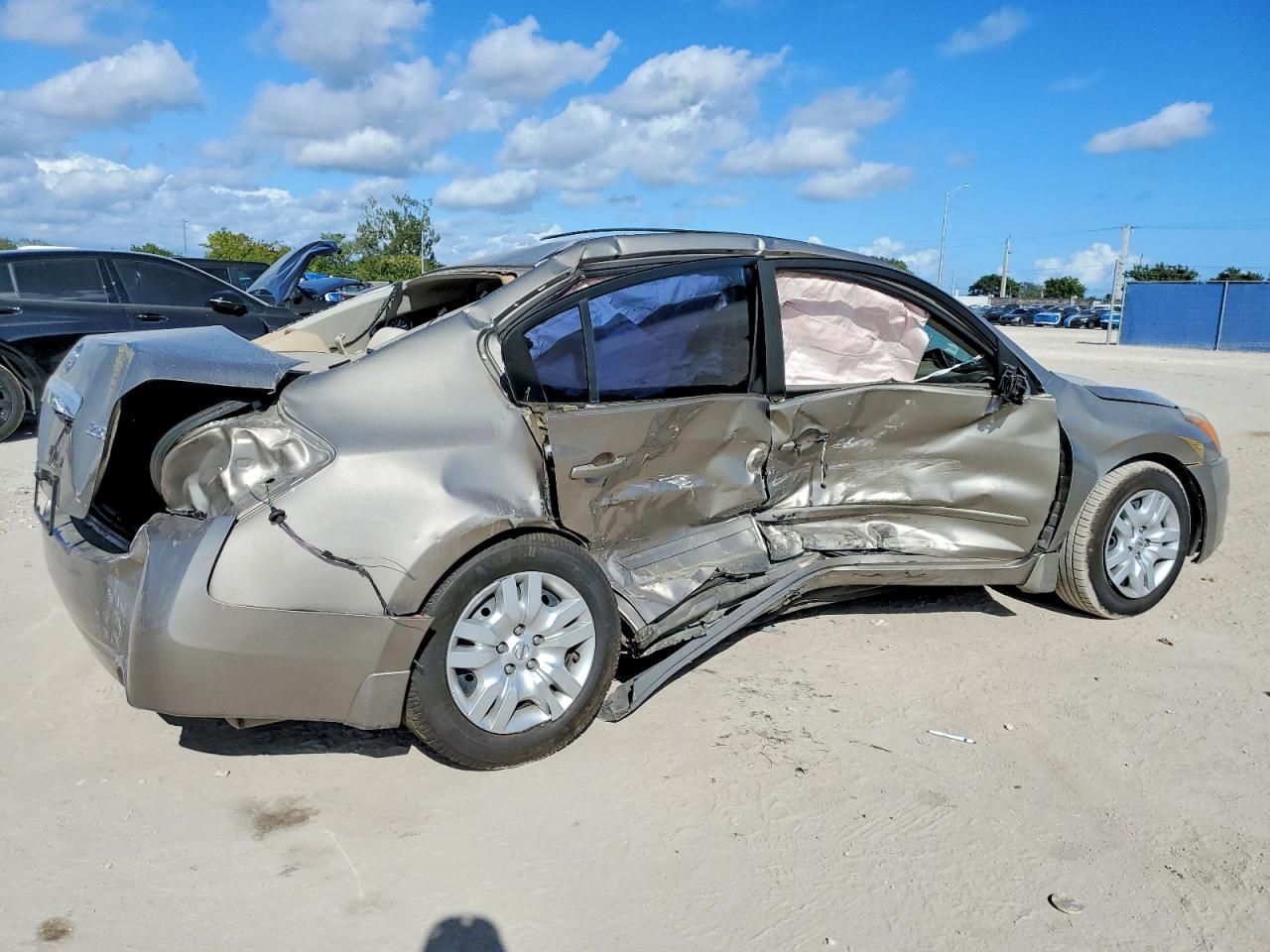 2012 Nissan Altima Base - Фото 3