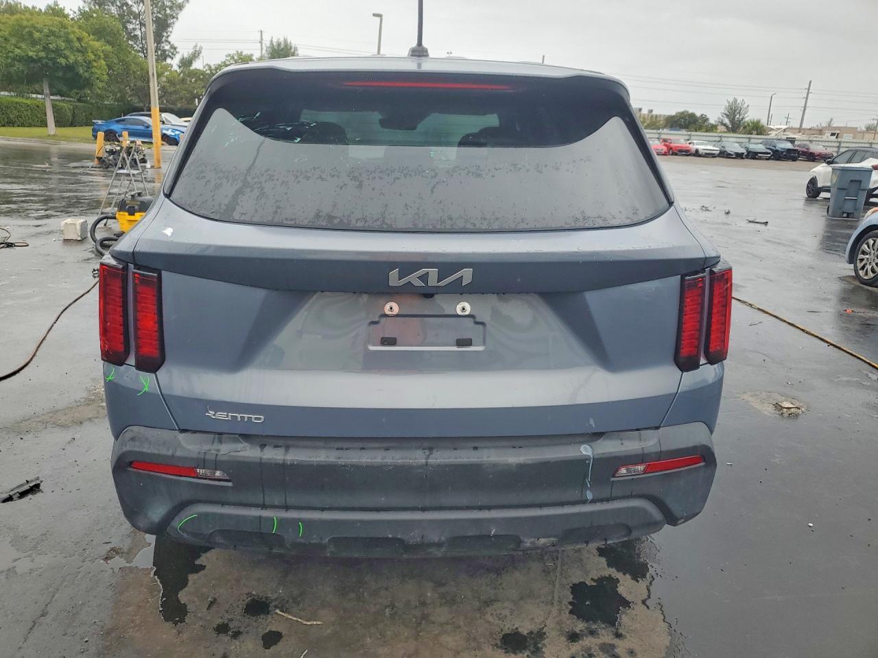 2023 Kia Sorento Lx - Image 6