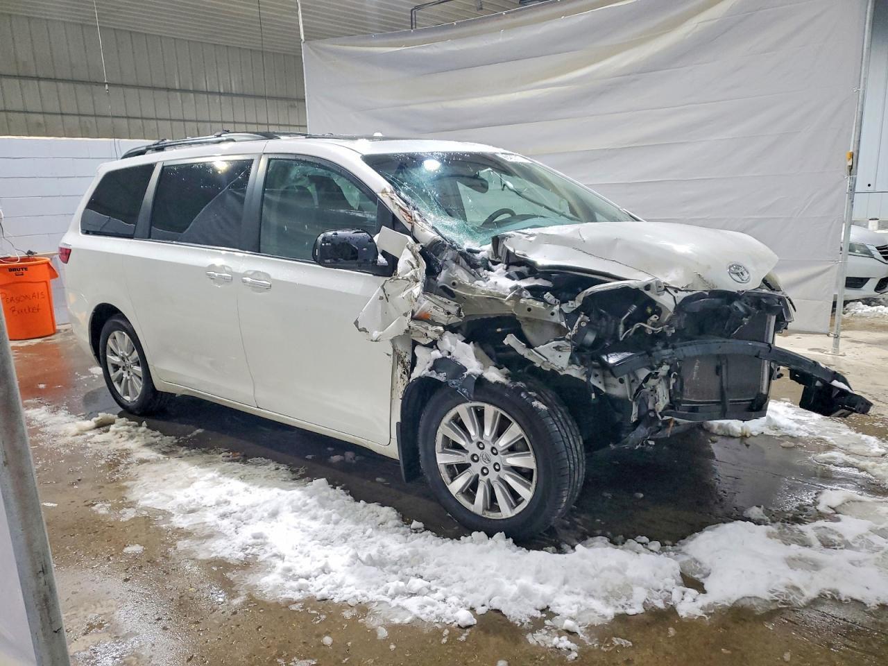 2017 Toyota Sienna Xle - Фото 4