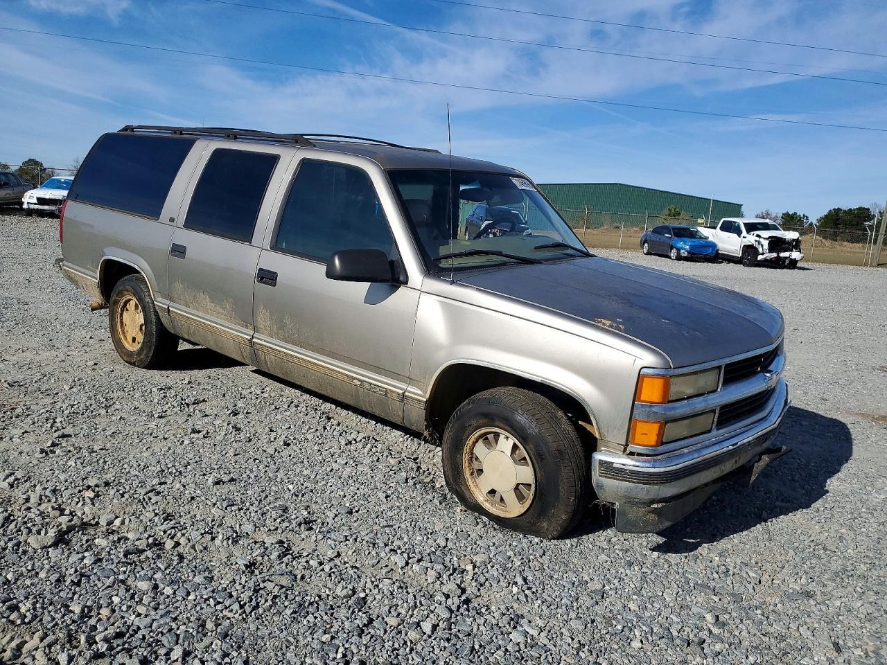 1999 Chevrolet Suburban C1500 - Image 4