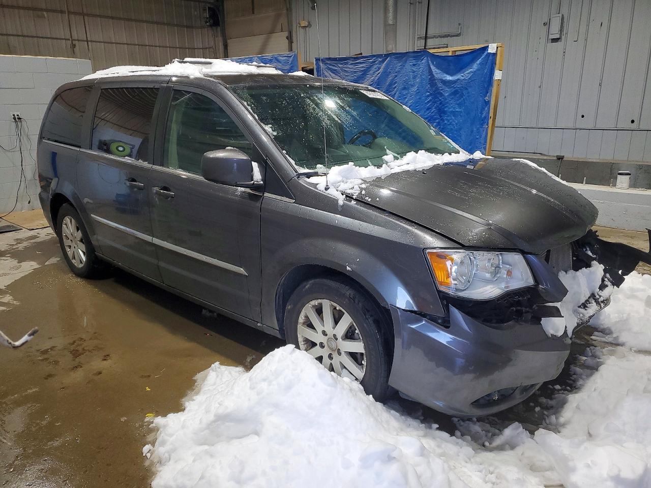 2016 Chrysler Town & Country Touring - Image 4