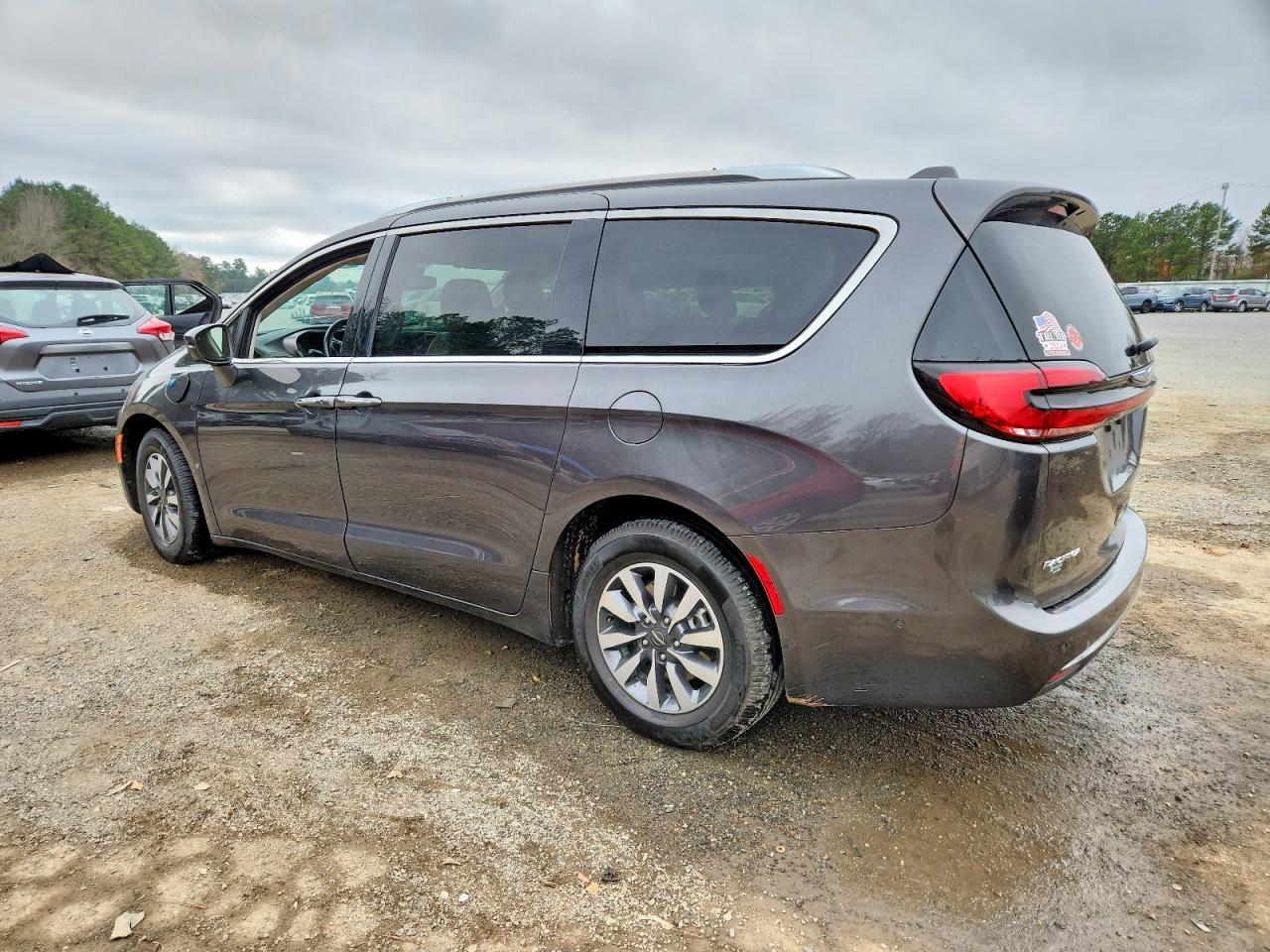 2021 Chrysler Pacifica Hybrid Touring L - Фото 2