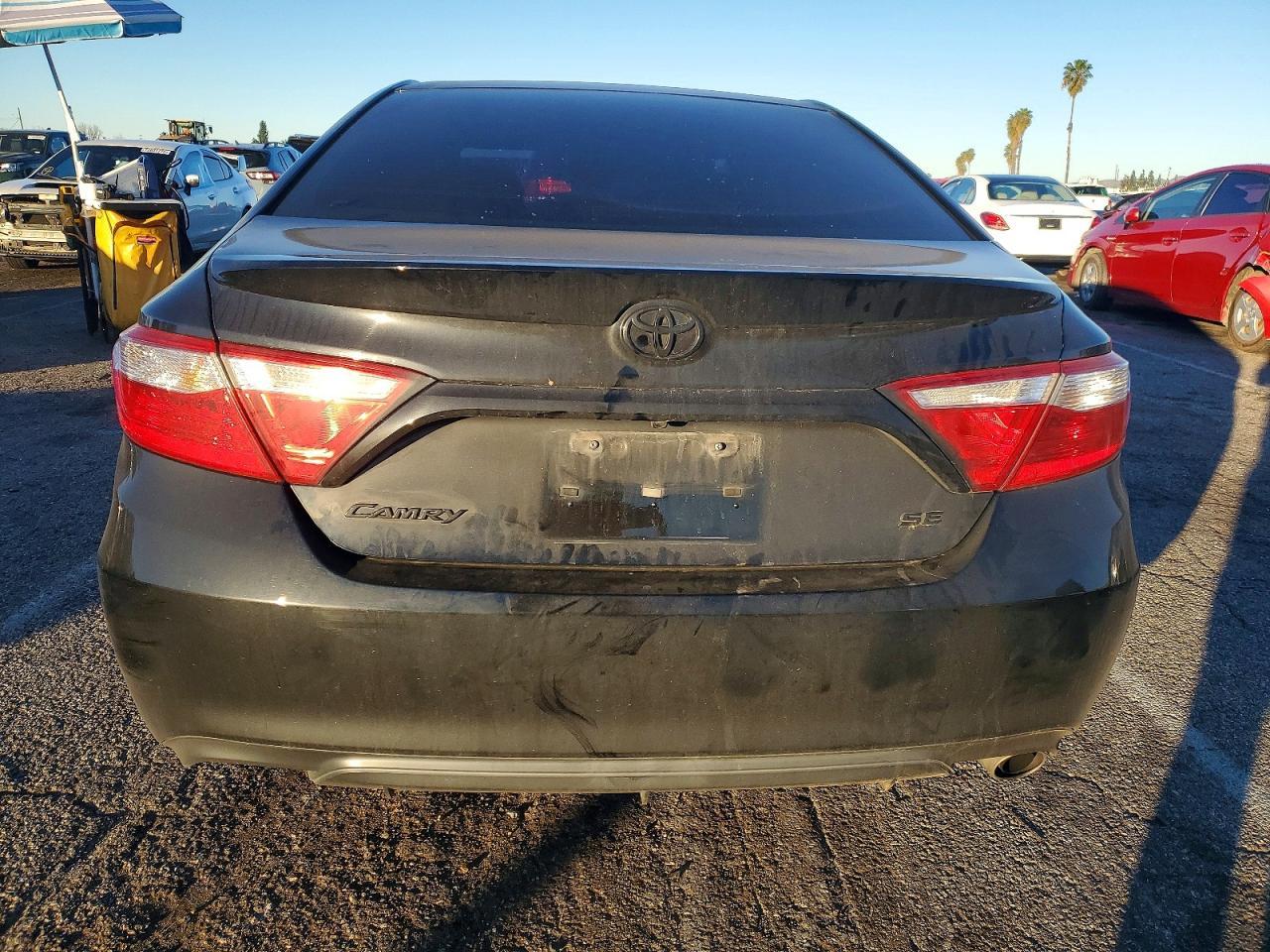 2017 Toyota Camry Le - Фото 6