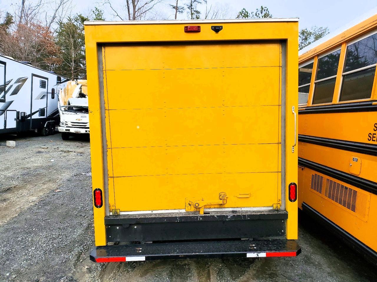 2022 GMC Savana G3500 - Box Truck *** Prior Fleet *** - Image 6