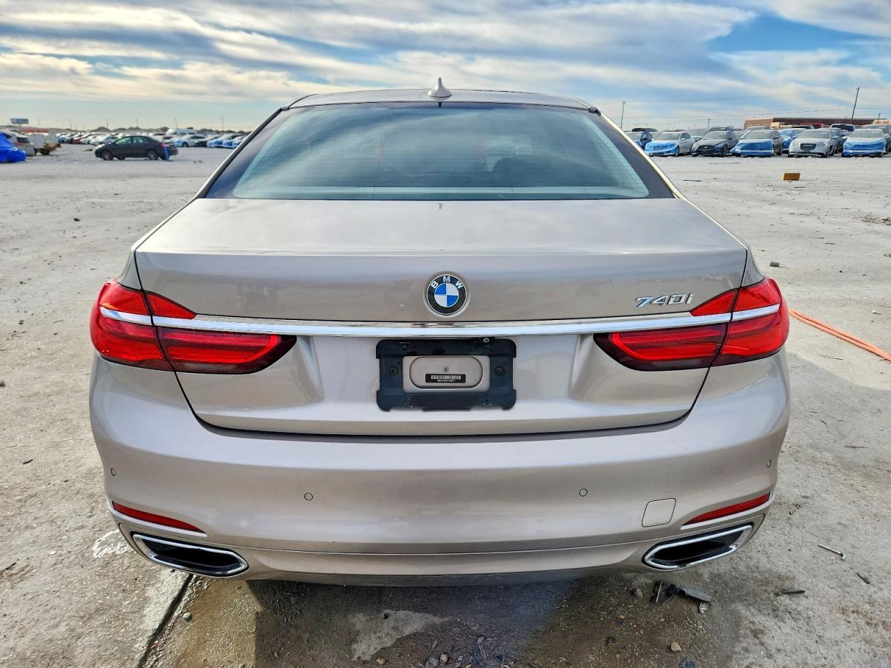 2016 BMW 740 I - Фото 6