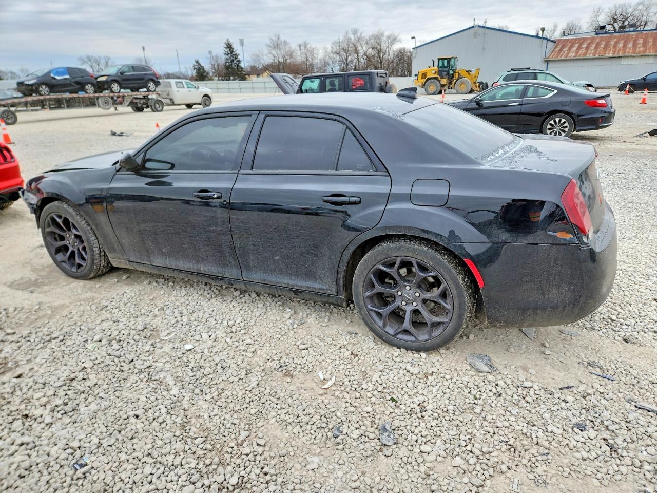 2020 Chrysler 300 Touring - Фото 2