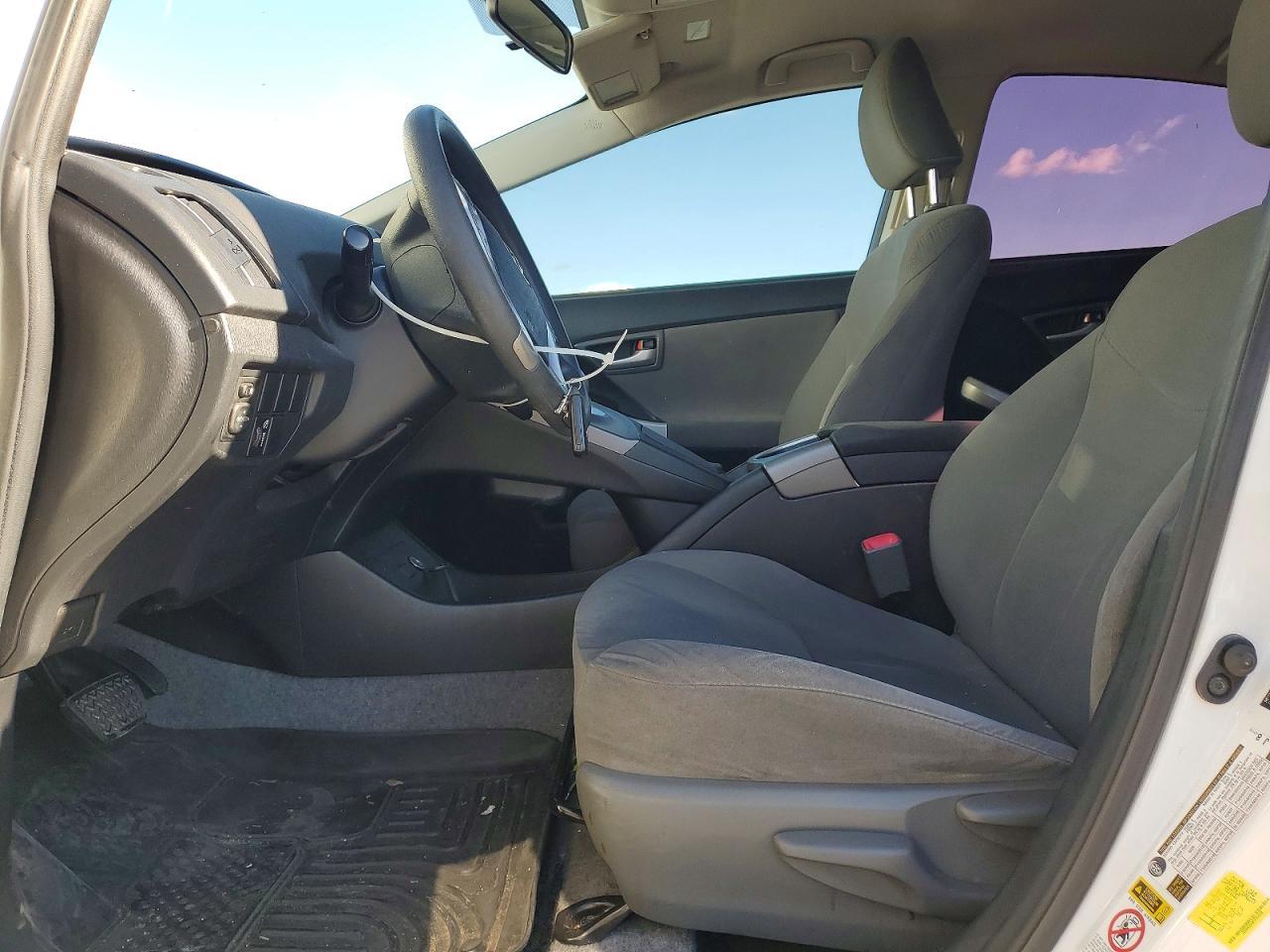 2013 Toyota Prius - Image 7