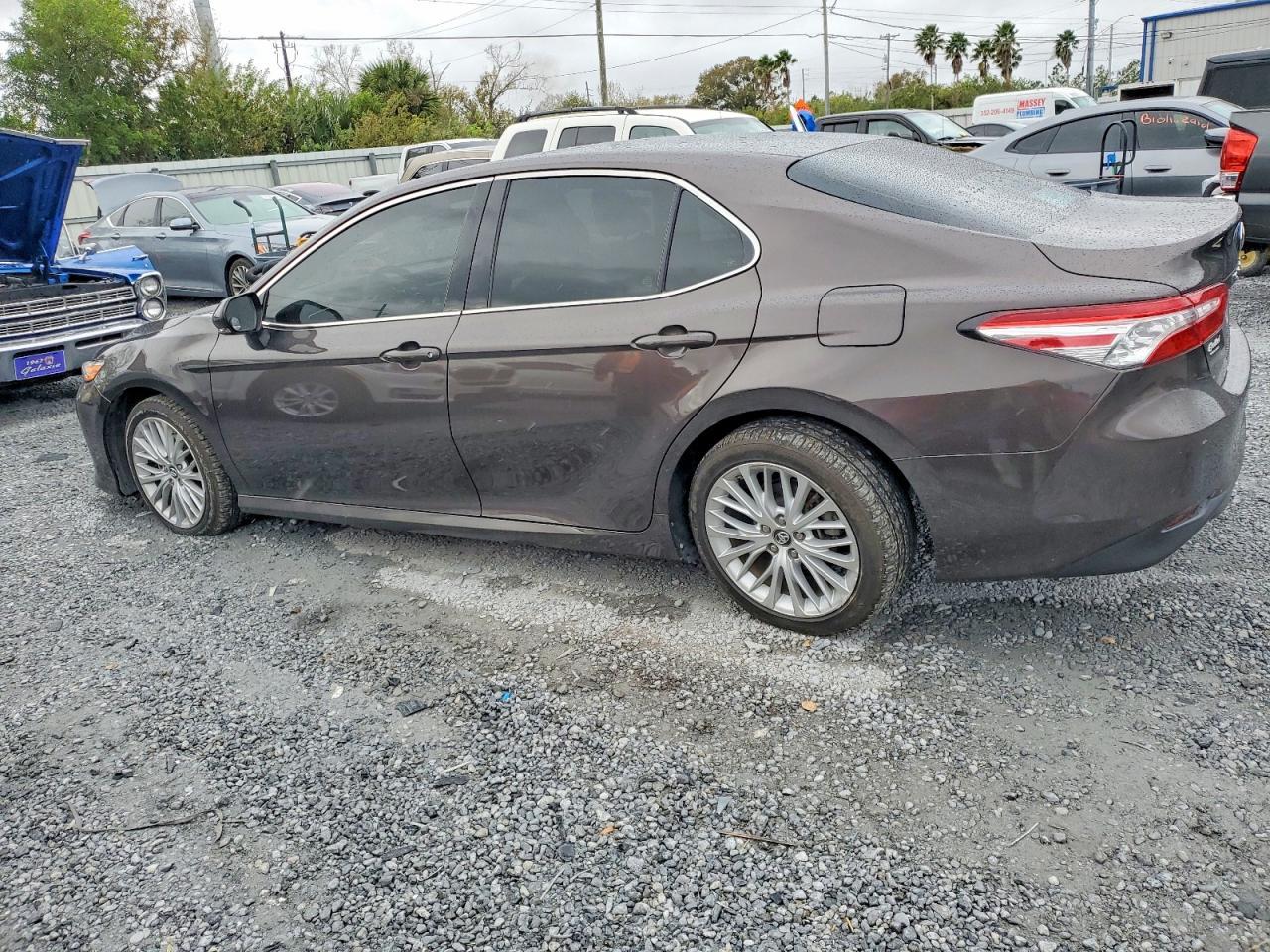2018 Toyota Camry L - Фото 2