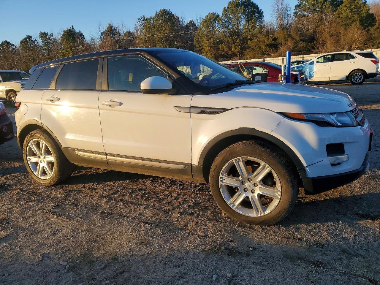 2015 Land Rover Range Rover Evoque Pure Plus - Image 4
