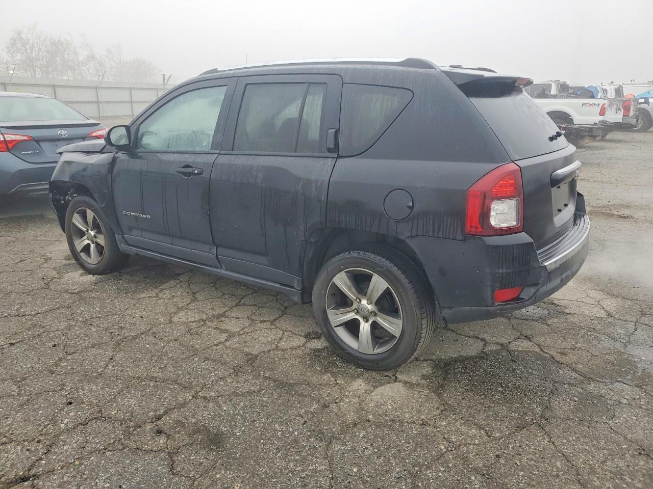 2016 Jeep Compass Latitude - Фото 2