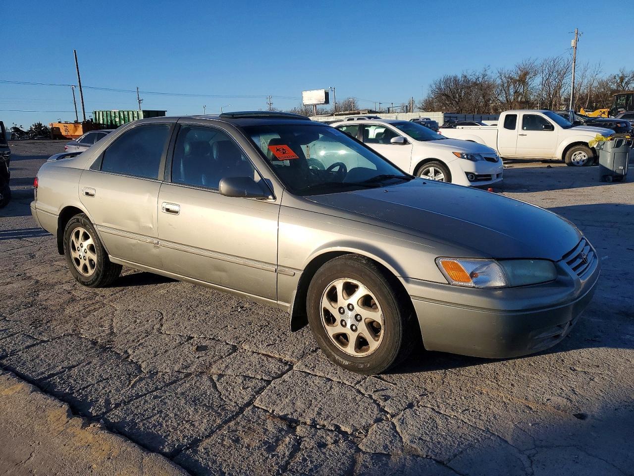 1999 Toyota Camry Le - Image 4