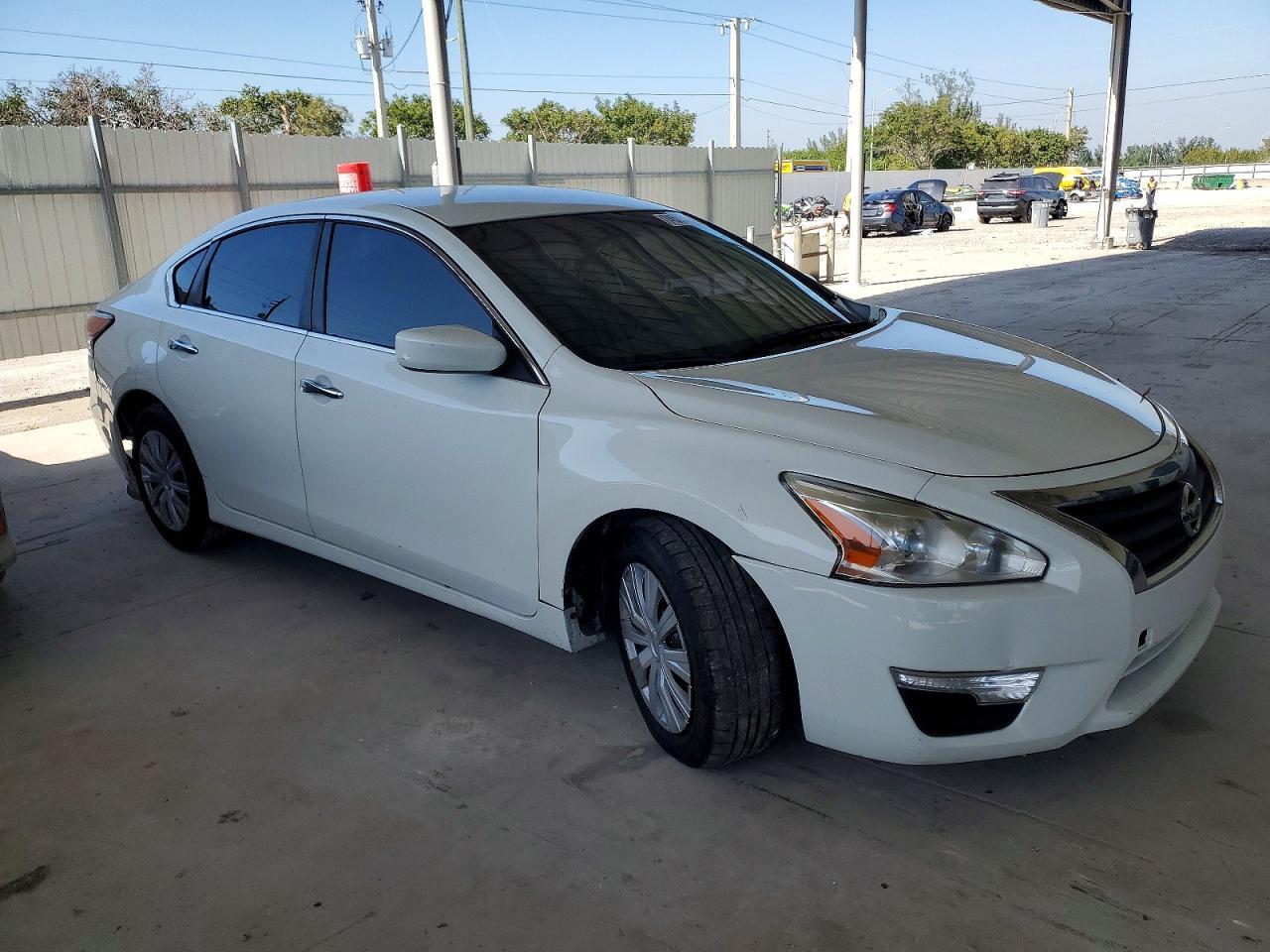 2015 Nissan Altima 2.5 - Image 4